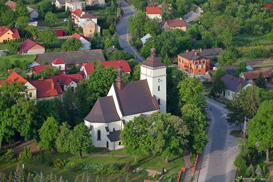 Baranow Sandomierski - kosciol parafialny. EU, Pl, Podkarpackie. LOTNICZE.